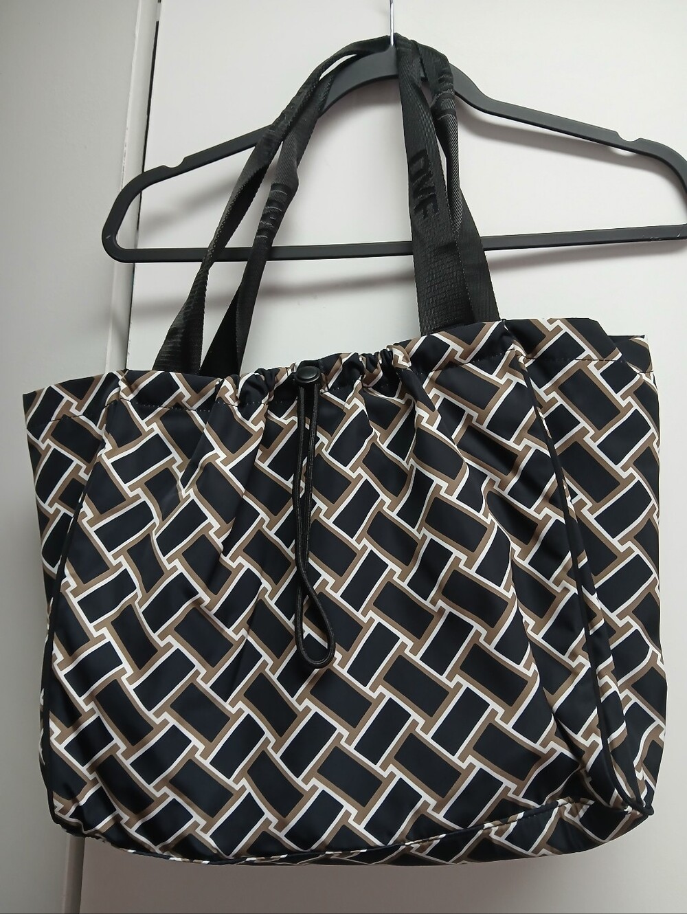 Diane von Furstenburg Black/Tan Geometric Tote w/Matching Case. Like New!